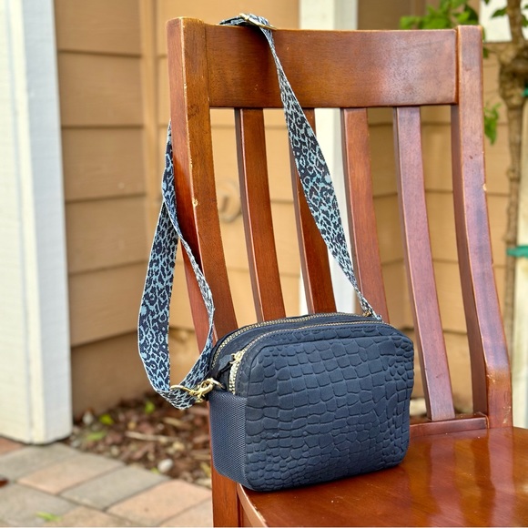 Stella & Dot Crush it Camera Bag - Dark Blue - Picture 5 of 15